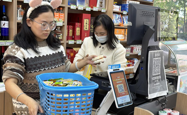 在選擇零食店加盟品牌時，需要充分關(guān)注三個方面，怡佳仁滿足你的需求